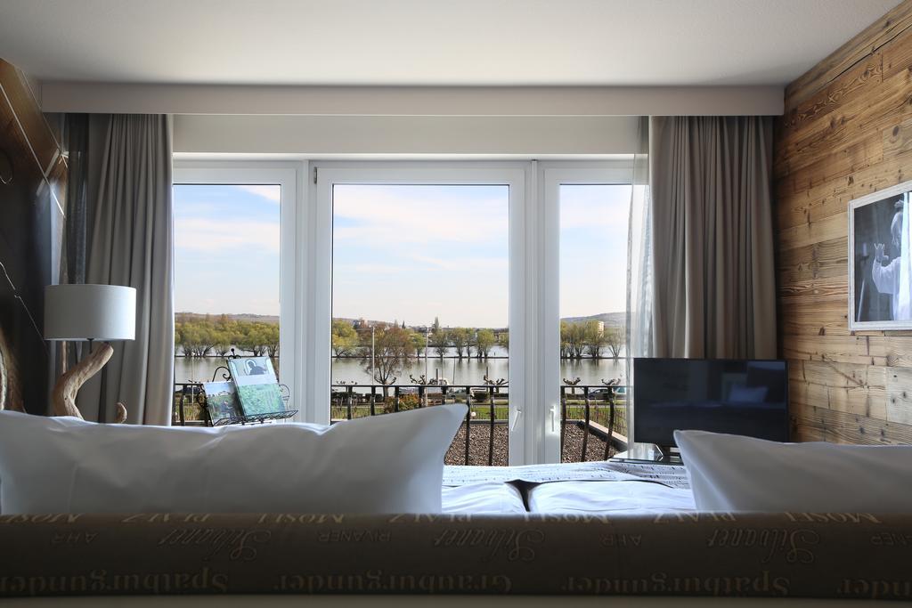 Naegler'S Fine Lounge Hotel Oestrich-Winkel Exteriör bild
