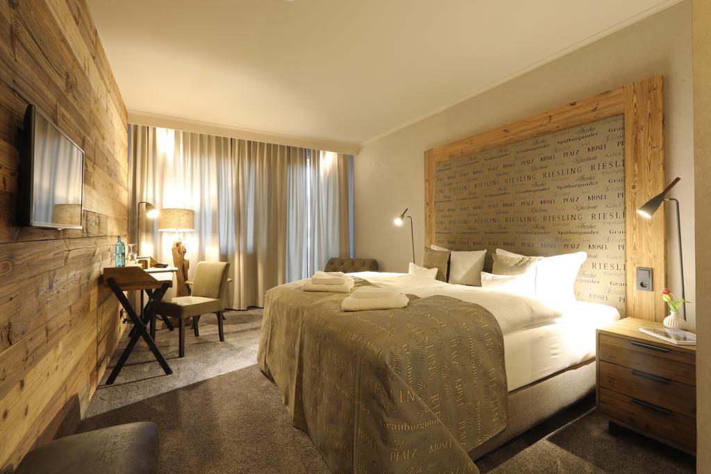 Naegler'S Fine Lounge Hotel Oestrich-Winkel Exteriör bild
