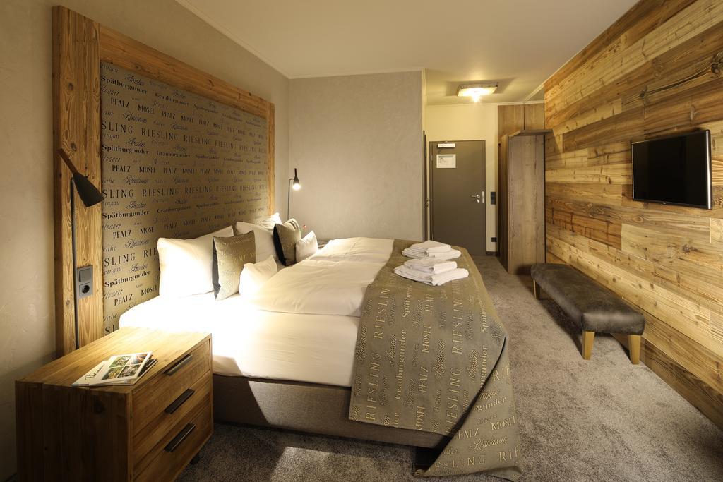 Naegler'S Fine Lounge Hotel Oestrich-Winkel Exteriör bild
